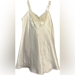 Jones New York Vintage Intimates off white lace trim nightgown